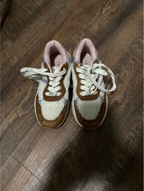 Bebe Girls Size 3 Brown and White Faux Shearling Sneakers with Iridescent Detail